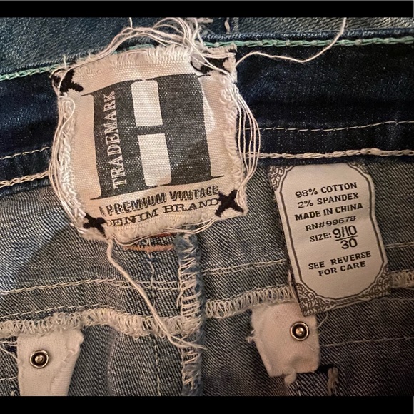 Trademark H denim shorts - Picture 3 of 3